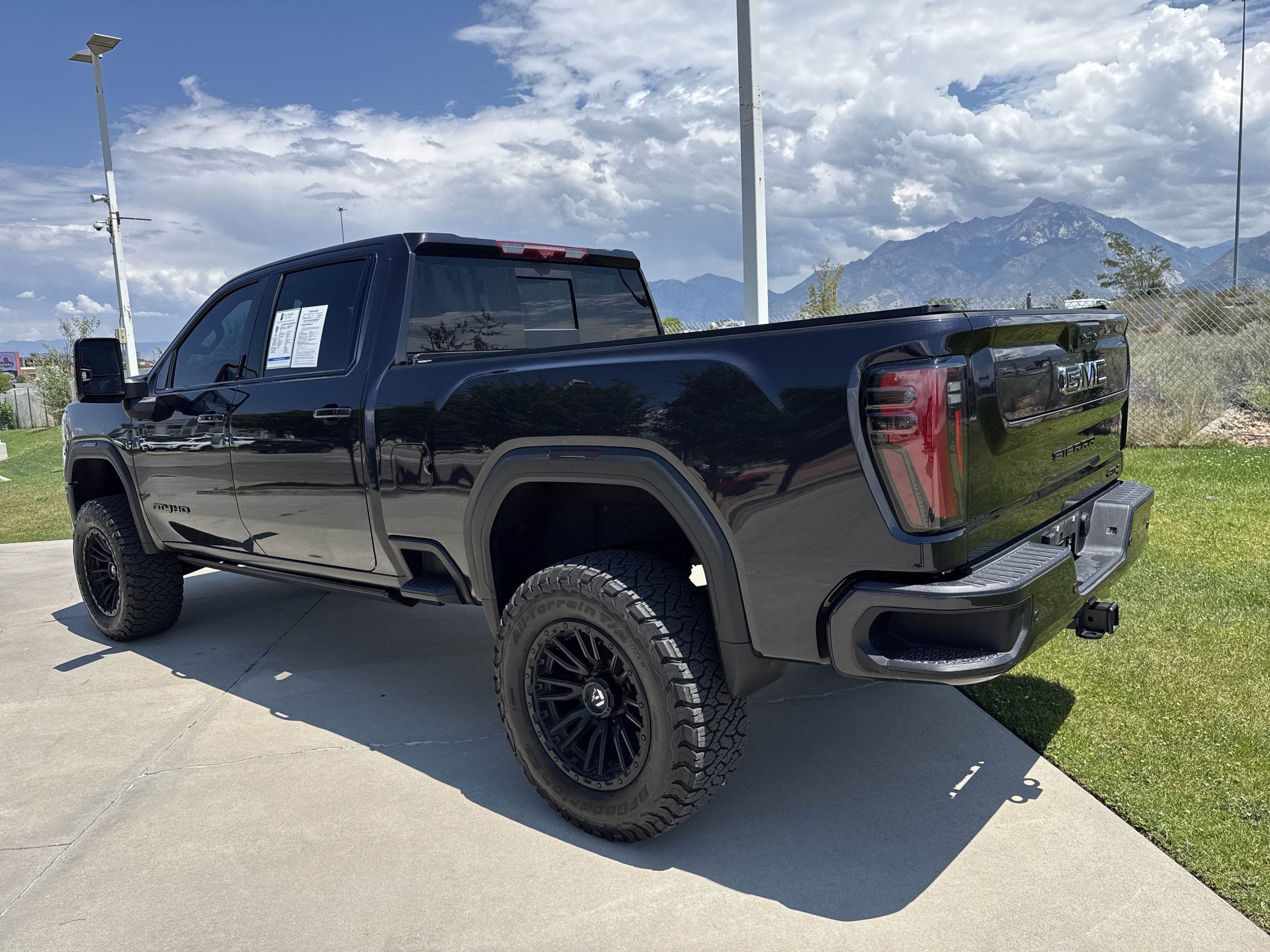 Used 2025 GMC Sierra 3500 AT4 w/ AT4 Premium Plus Package AWD/4WD image 3