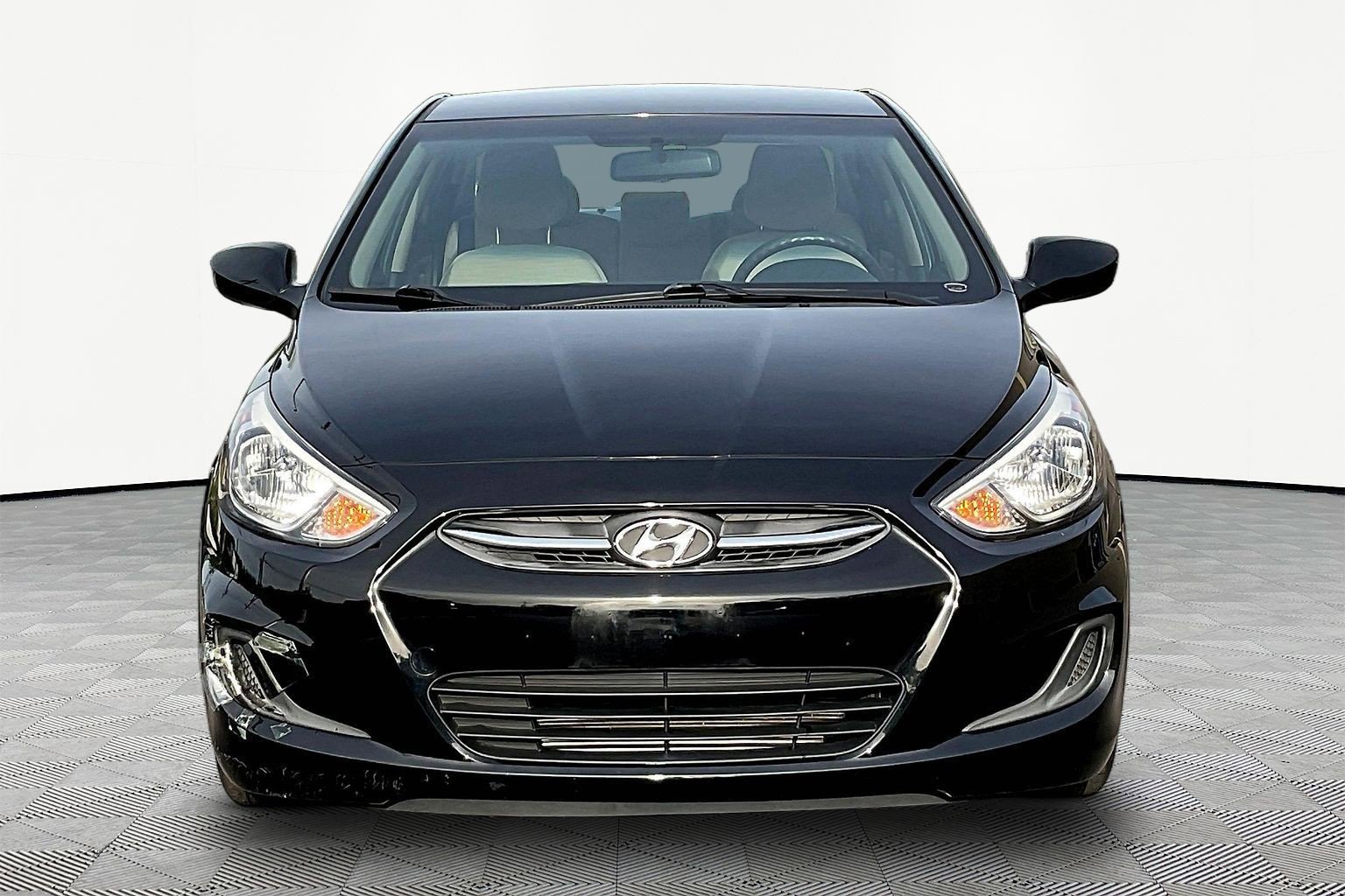Used 2016 Hyundai Accent SE FWD image 2