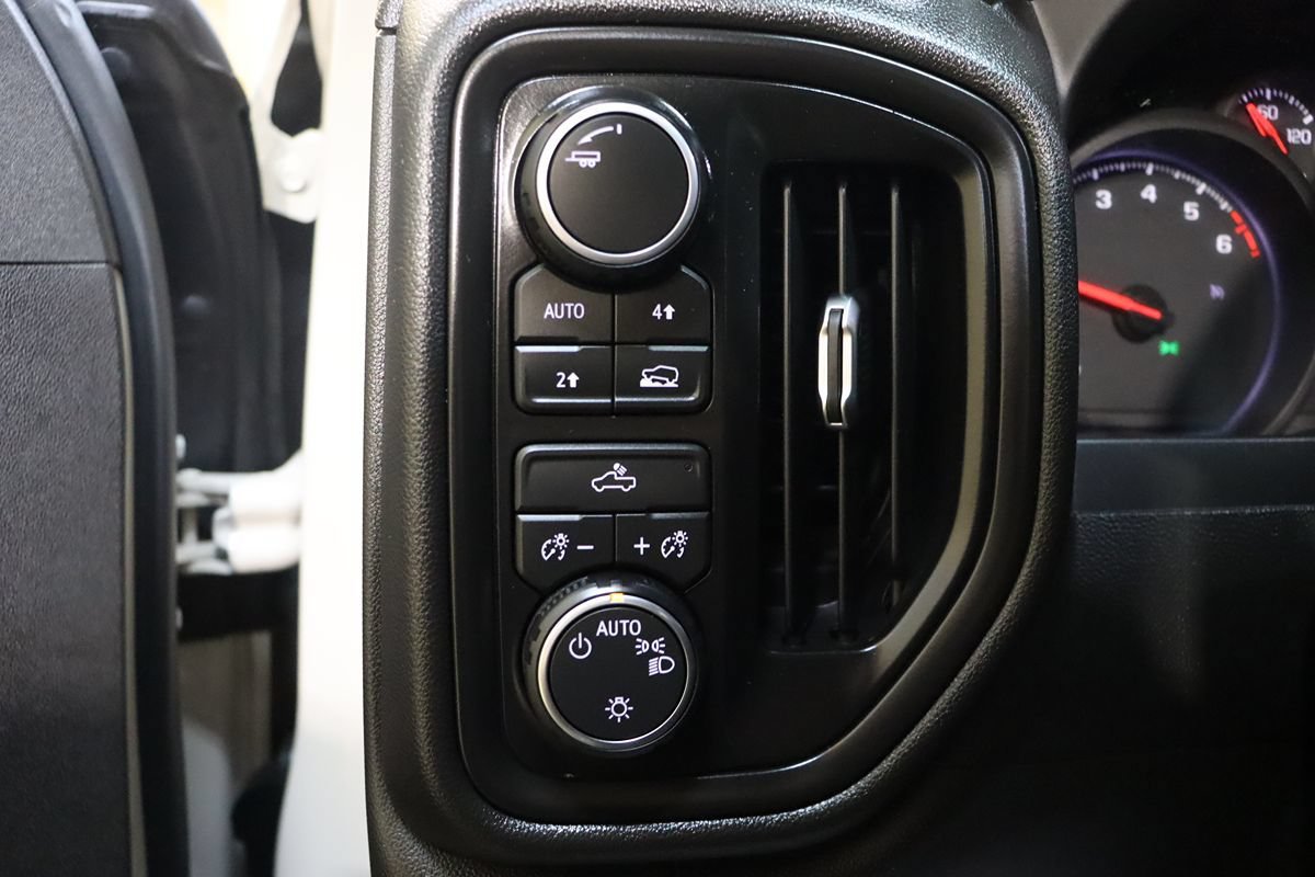 Used 2026 Chevrolet Silverado 1500 Custom w/ Turbomax Blackout Package AWD/4WD image 38