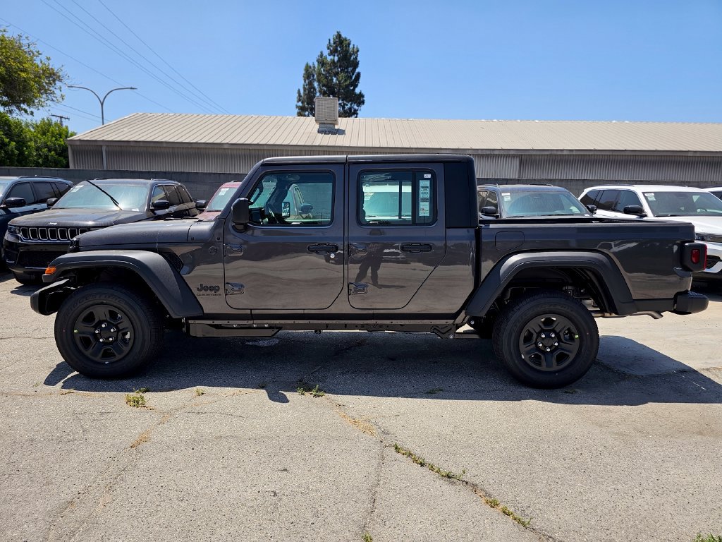 New 2026 Jeep Gladiator Sport AWD/4WD image 4