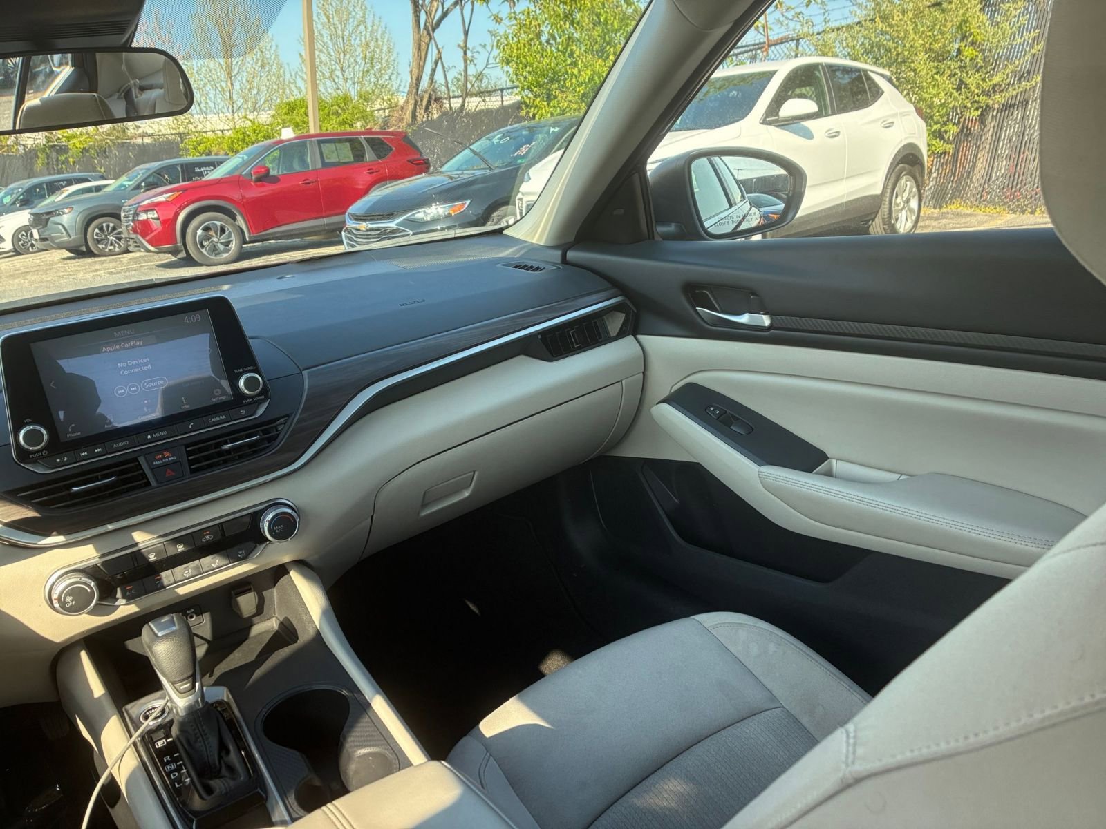 Used 2025 Nissan Altima 2.5 SV FWD image 30