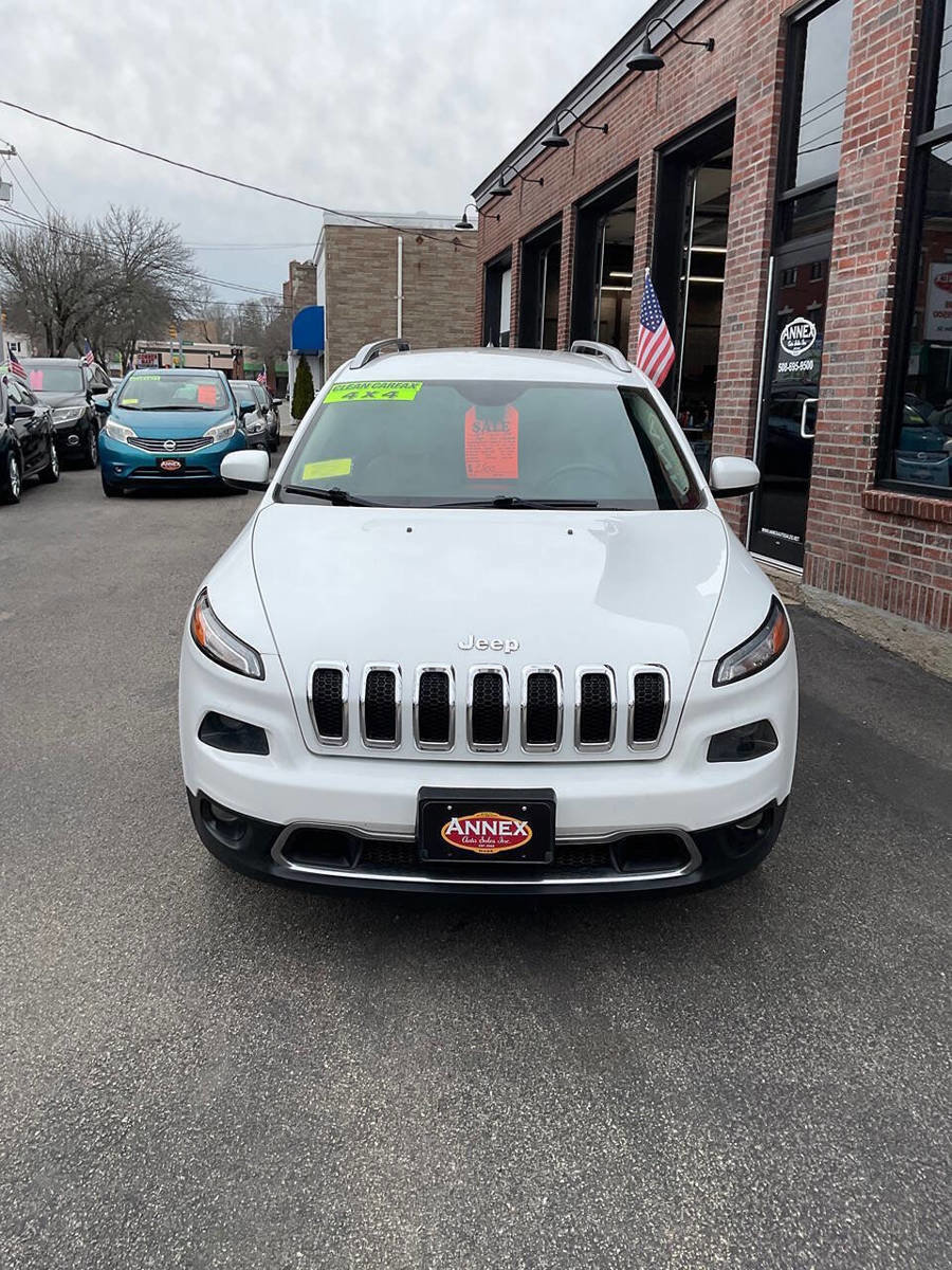 Used 2017 Jeep Cherokee Limited image 3