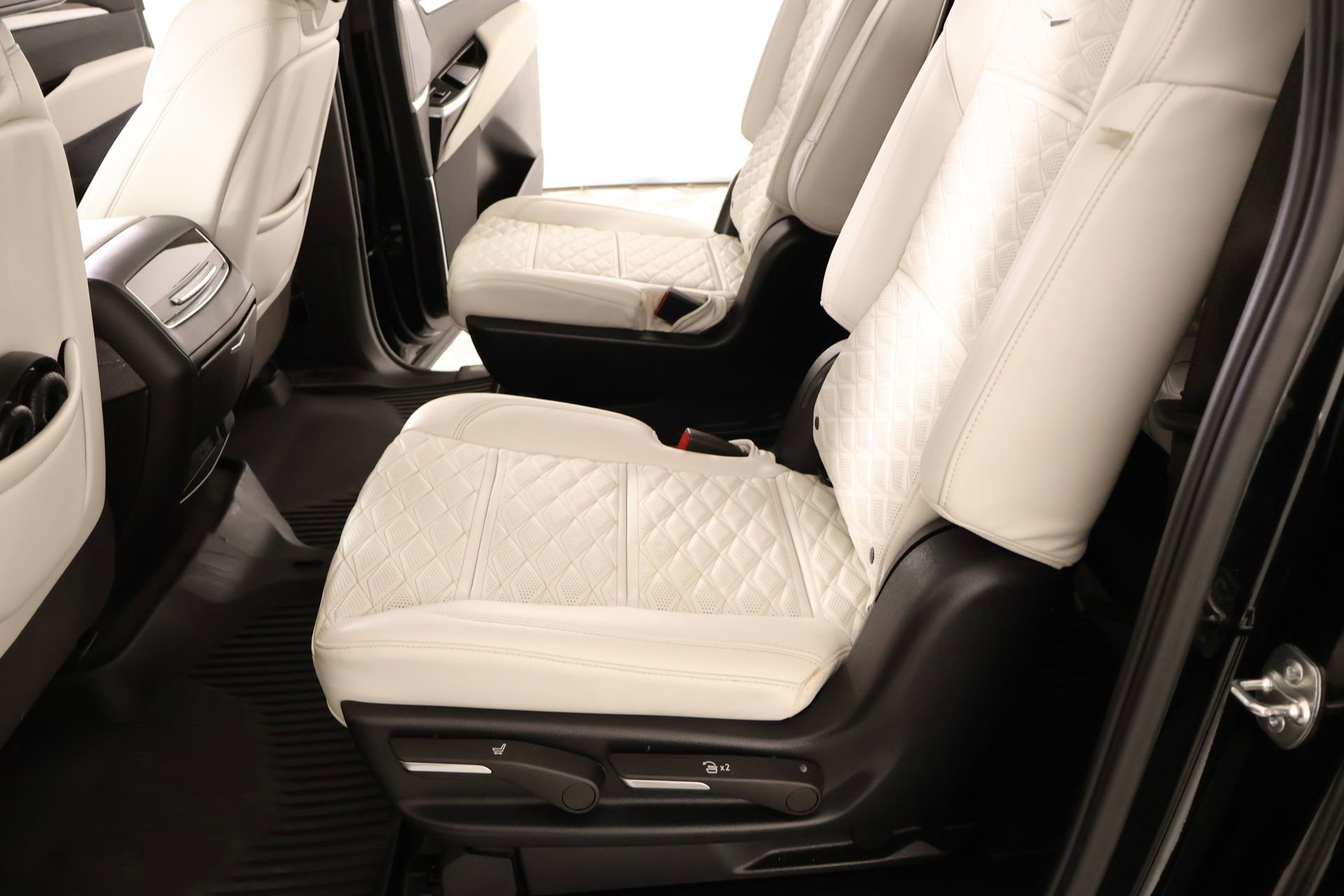 Used 2025 Cadillac Escalade ESV Sport Platinum w/ LPO, Floor Liner Package AWD/4WD image 13