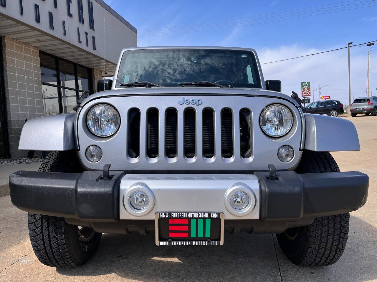 Used 2015 Jeep Wrangler Unlimited Sahara w/ Dual Top Group image 7