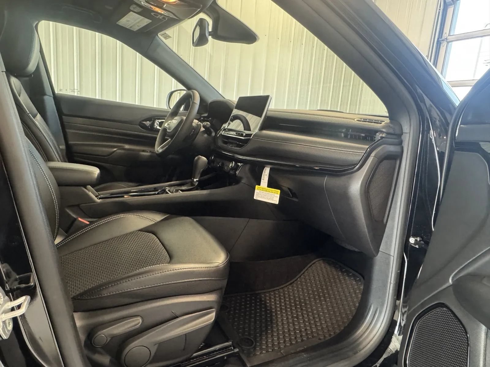 Used 2023 Jeep Compass Latitude w/ Convenience Group AWD/4WD image 19