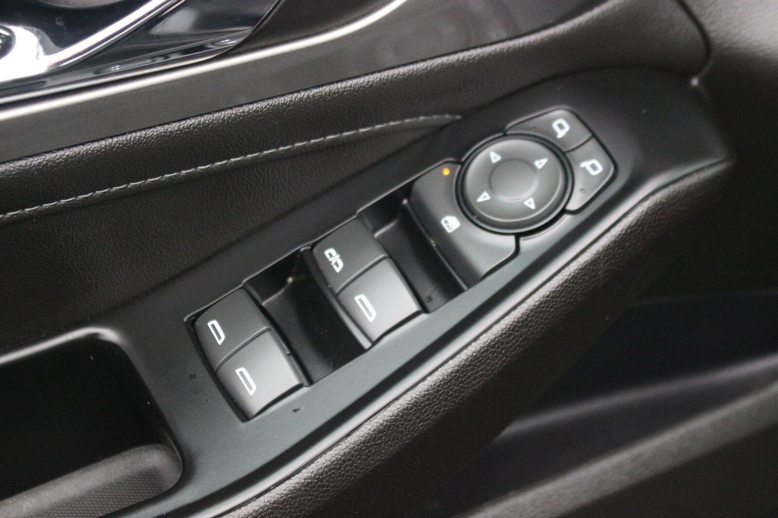 Used 2023 Chevrolet Traverse LT w/ LPO, Cargo Package AWD/4WD image 15