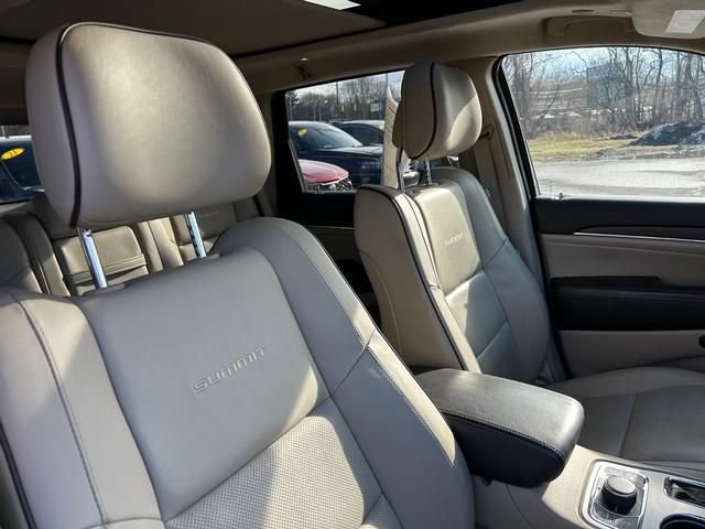 Used 2020 Jeep Grand Cherokee Summit w/ Platinum Series Group AWD/4WD image 32