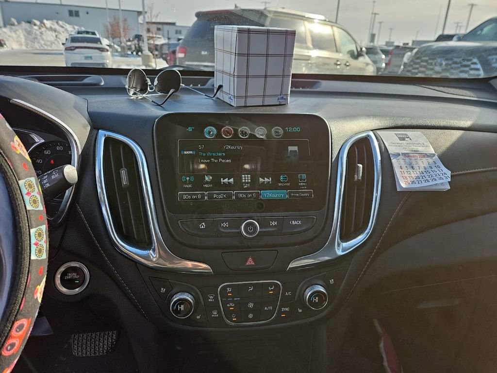 Used 2018 Chevrolet Equinox Premier image 12