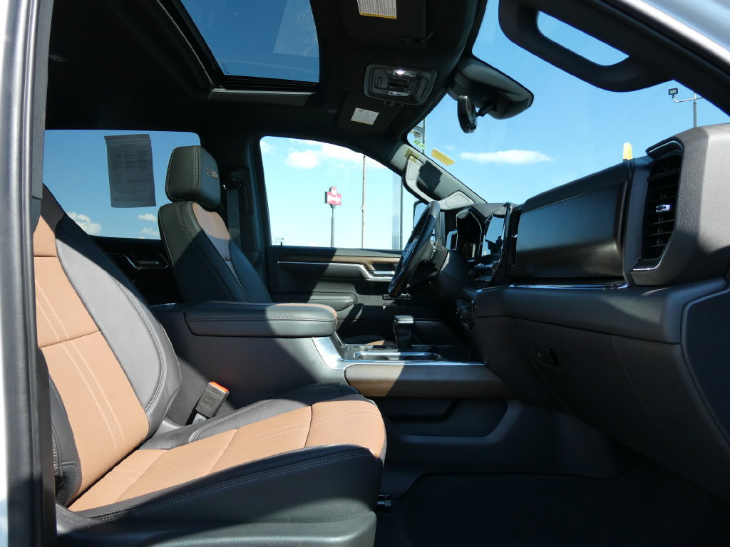 Certified 2024 Chevrolet Silverado 1500 High Country w/ Technology Package AWD/4WD image 15