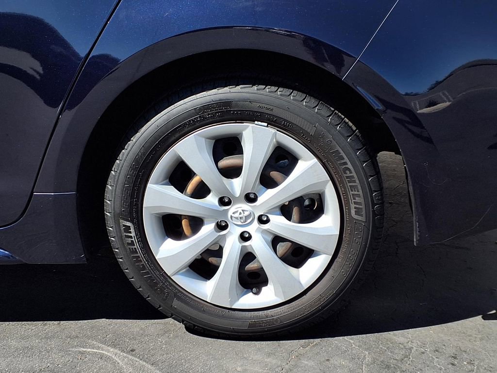 Used 2020 Toyota Corolla LE w/ Carpet Mat Package (TMS) image 4
