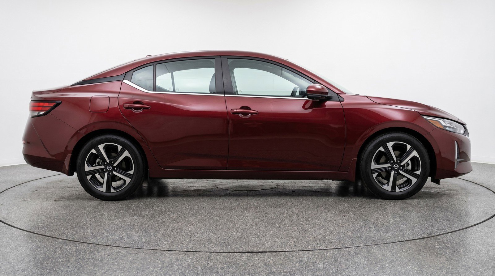 Used 2025 Nissan Sentra SV FWD image 11