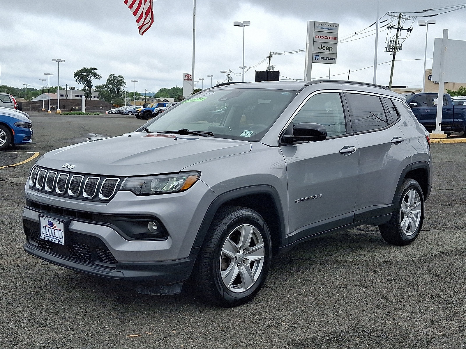 Used 2022 Jeep Compass Latitude AWD/4WD image 3