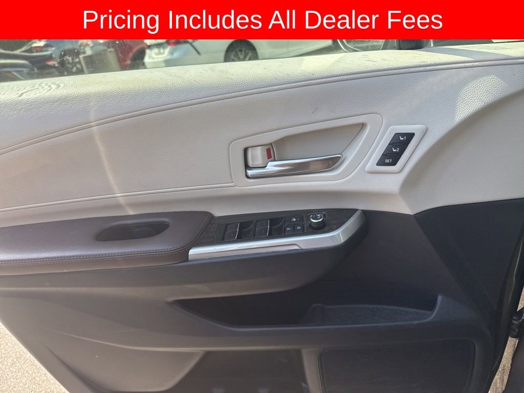 Used 2023 Toyota Sienna Platinum FWD image 9