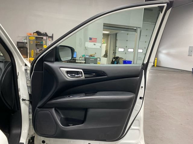 Used 2018 Nissan Pathfinder S image 28