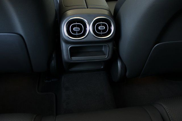 New 2026 Mercedes-Benz GLC 300 4MATIC image 34