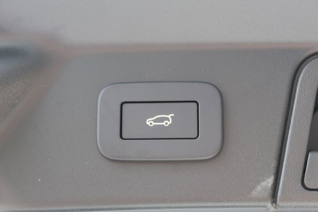 Used 2026 Land Rover Range Rover Velar S AWD/4WD image 21