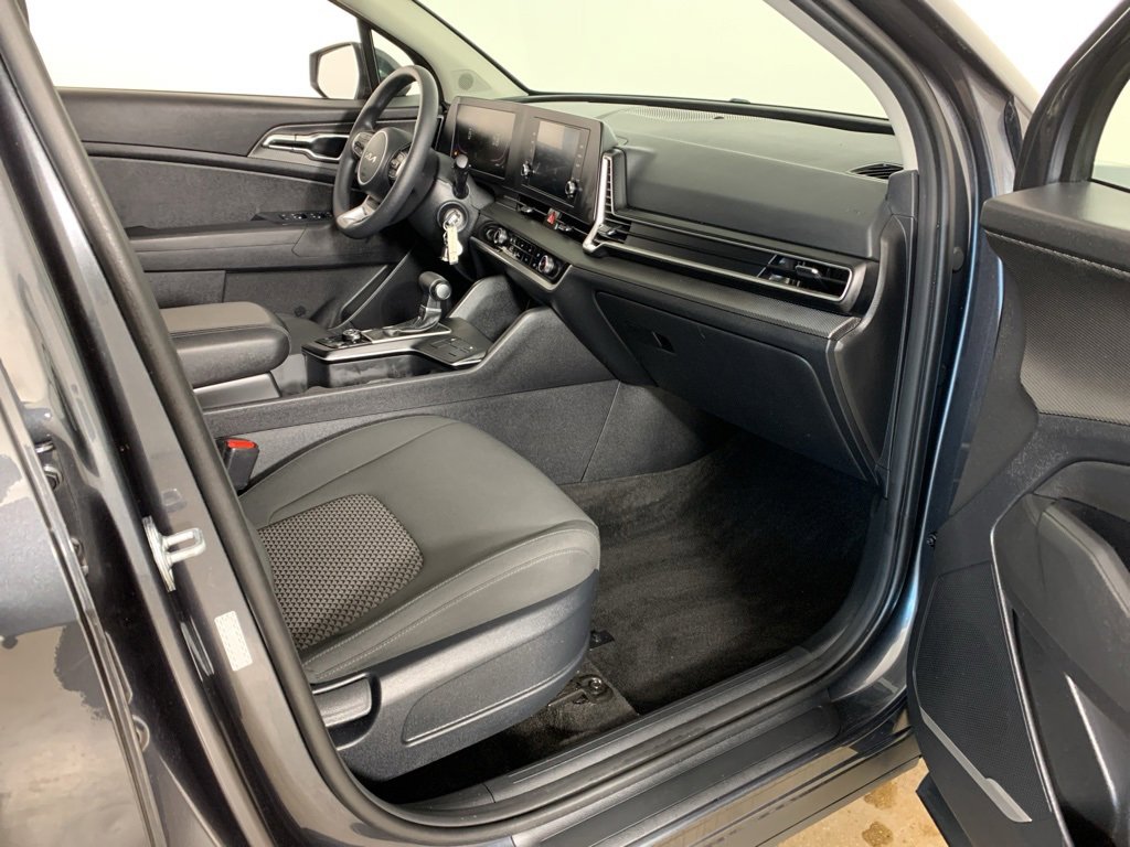 Used 2023 Kia Sportage LX image 39