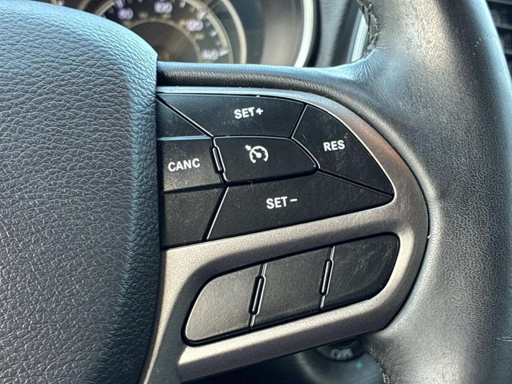 Used 2019 Jeep Cherokee Latitude Plus w/ Comfort/Convenience Group AWD/4WD image 25