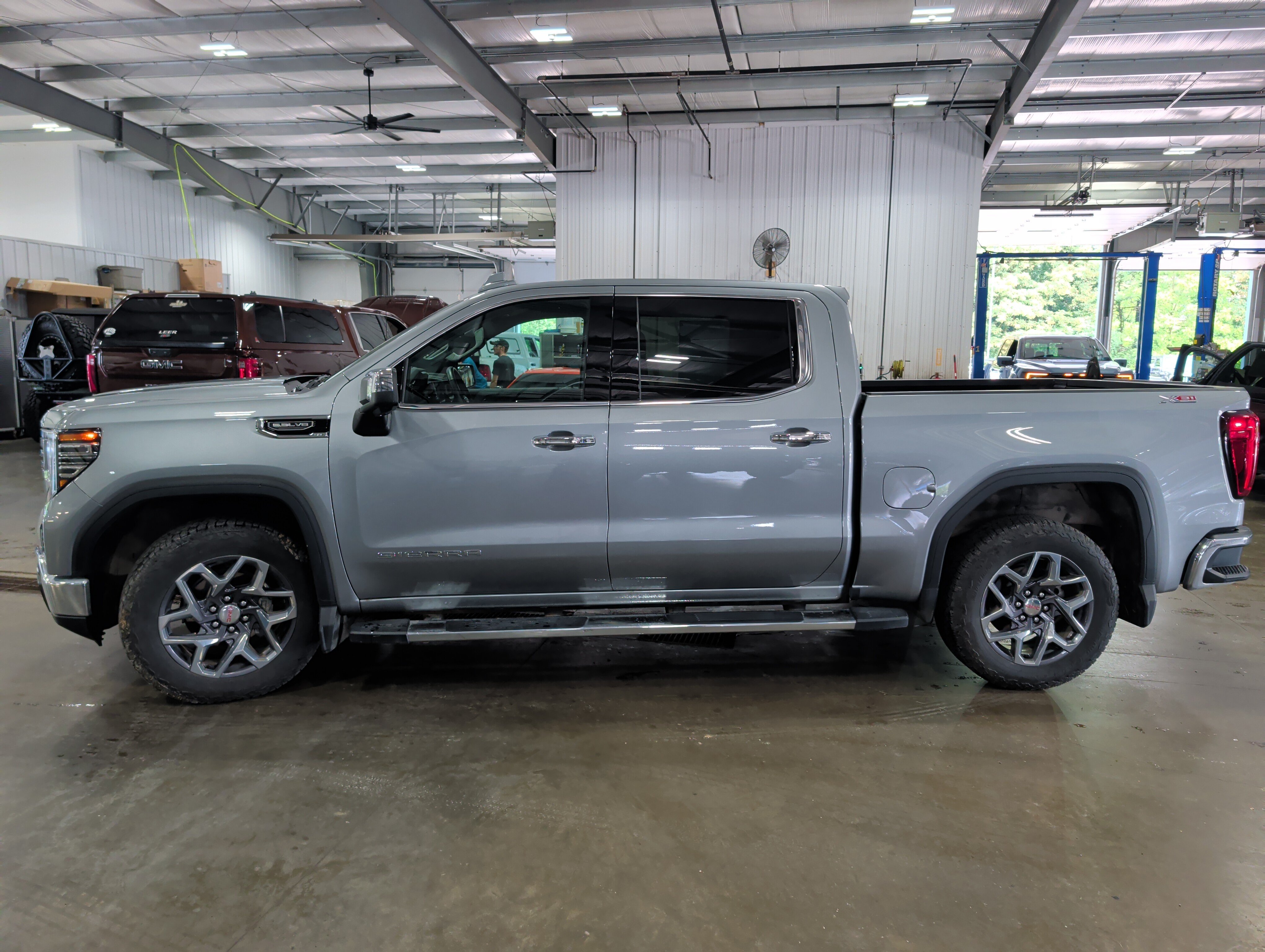 Used 2024 GMC Sierra 1500 SLT w/ SLT Premium Plus Package AWD/4WD image 5