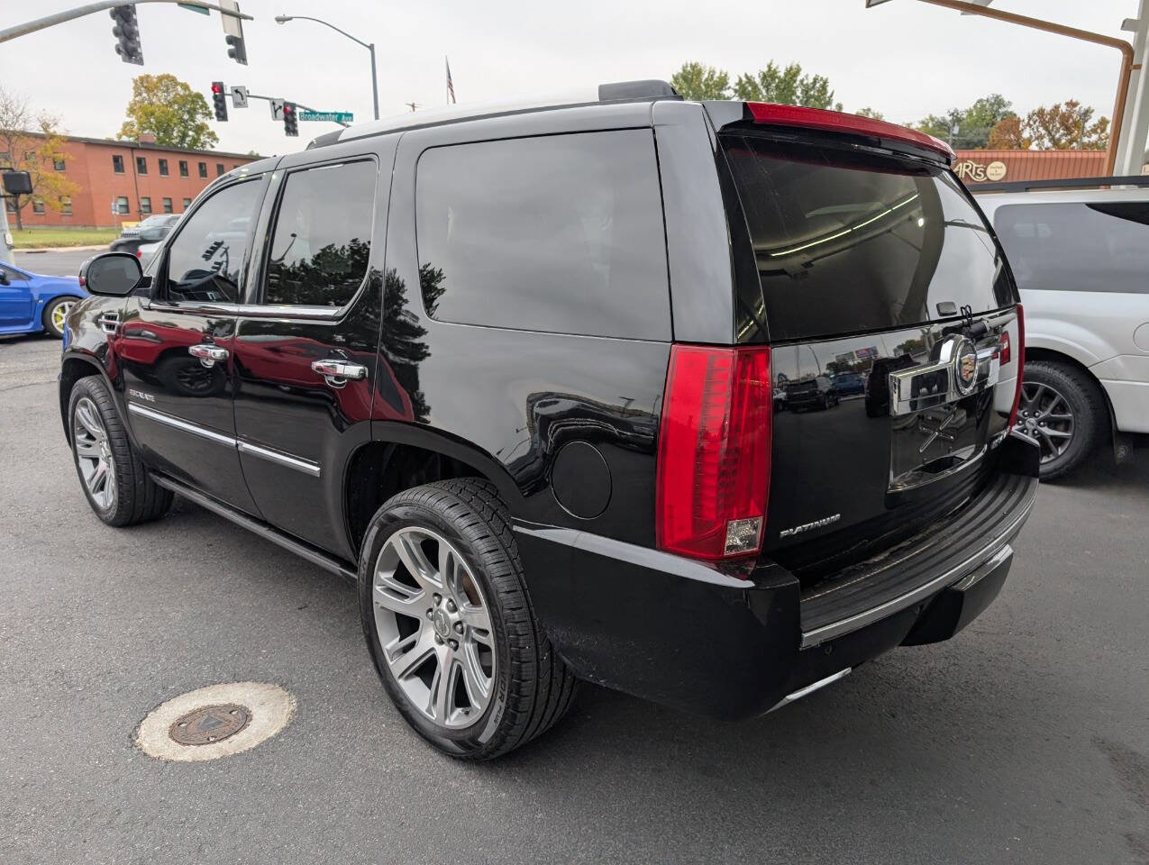 Used 2014 Cadillac Escalade Platinum image 5