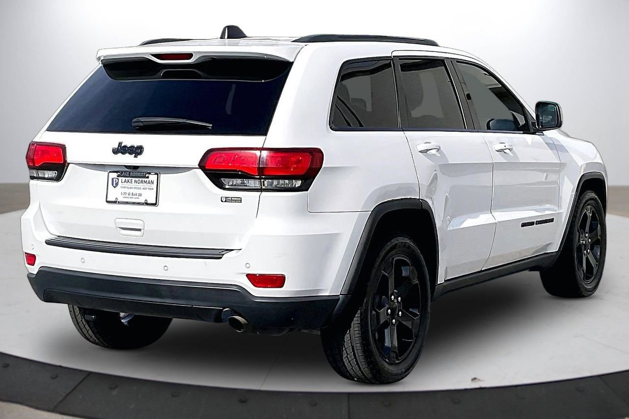 Used 2019 Jeep Grand Cherokee Laredo image 9