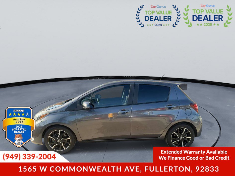 Used 2017 Toyota Yaris SE w/ Carpet Mat Package FWD image 2
