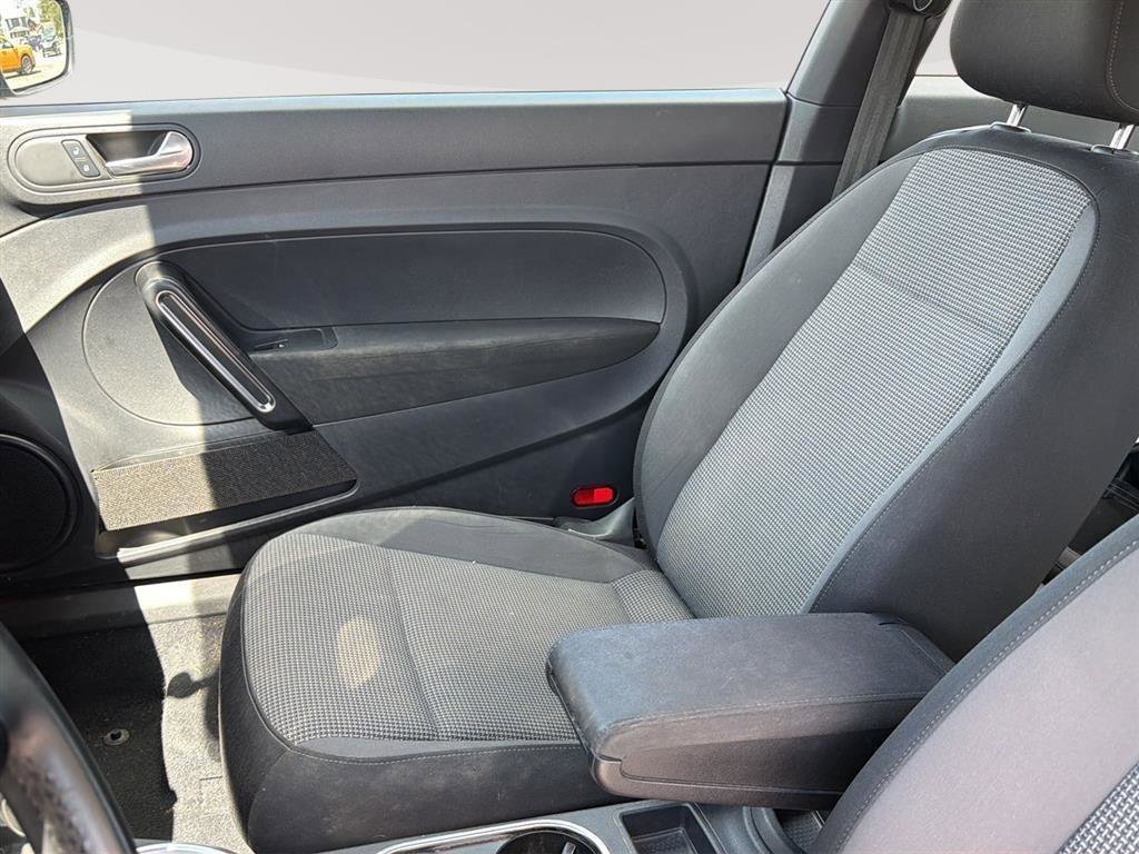 Used 2018 Volkswagen Beetle 2.0T S FWD image 9