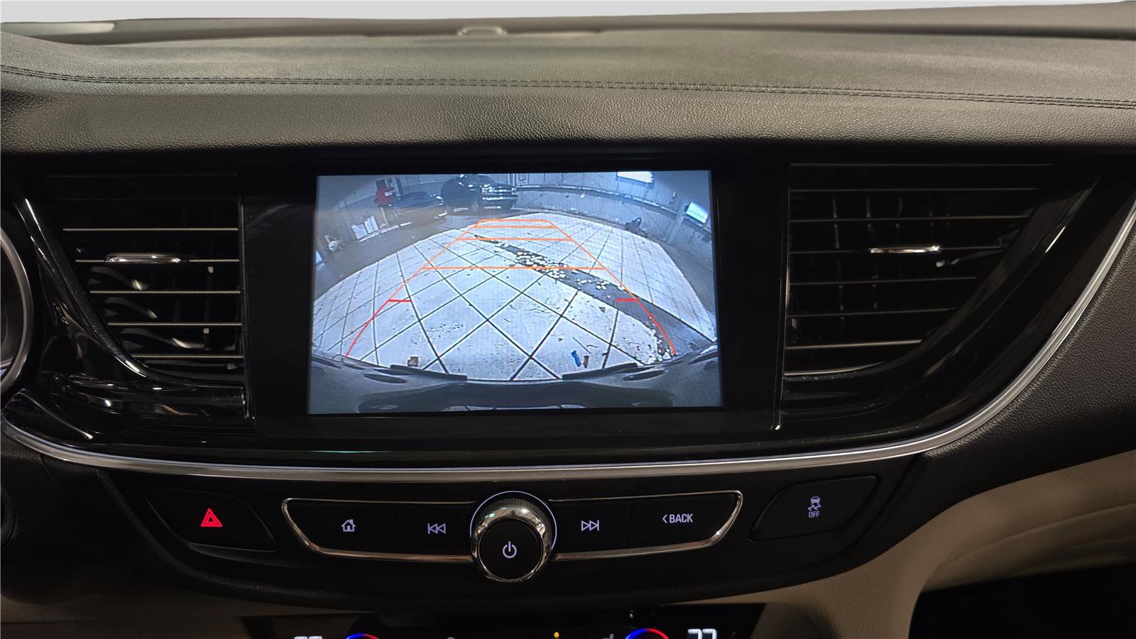 Used 2018 Buick Regal Essence w/ Driver Confidence Package #1 image 22