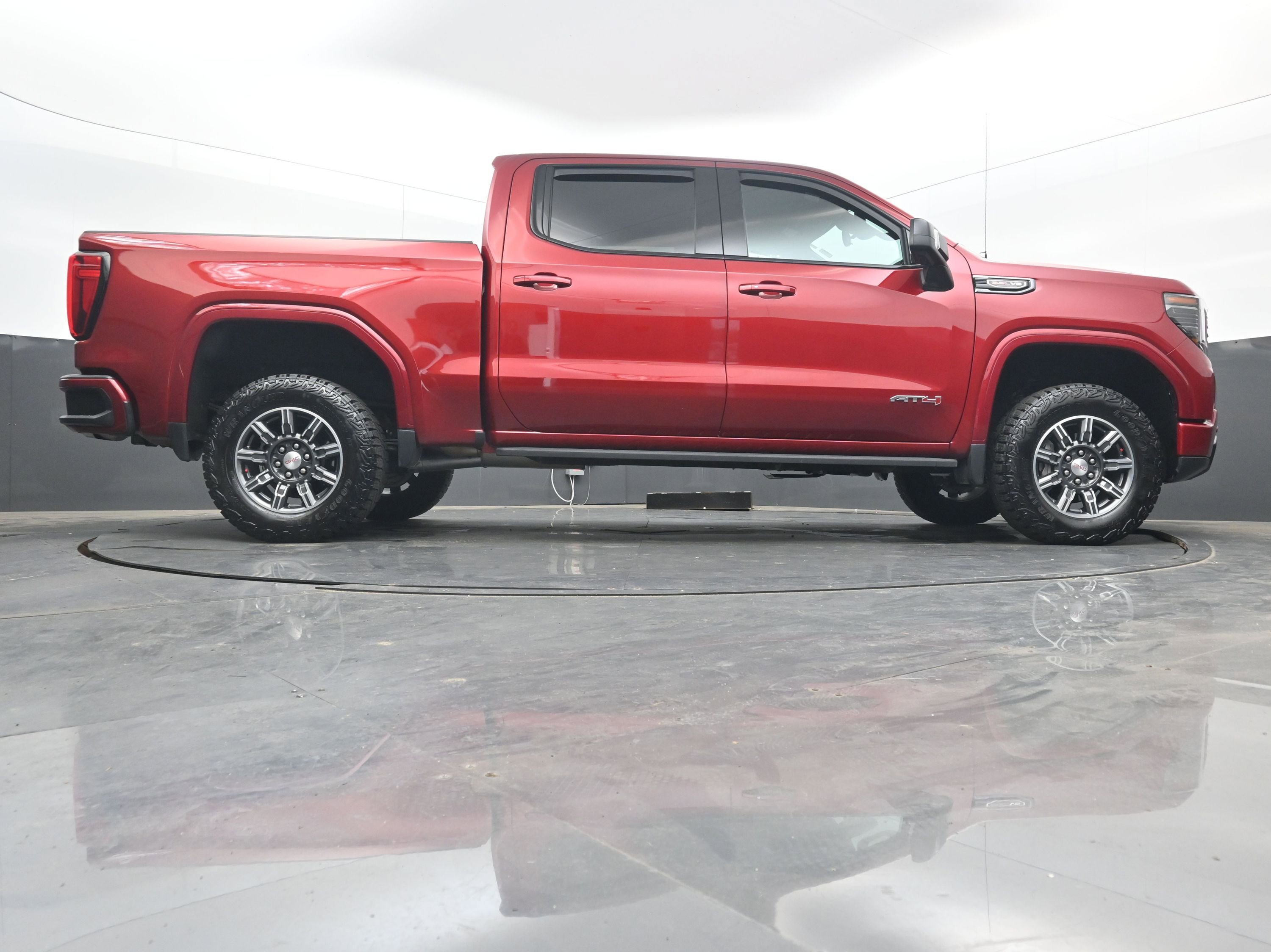 Used 2024 GMC Sierra 1500 AT4 w/ Technology Package image 33