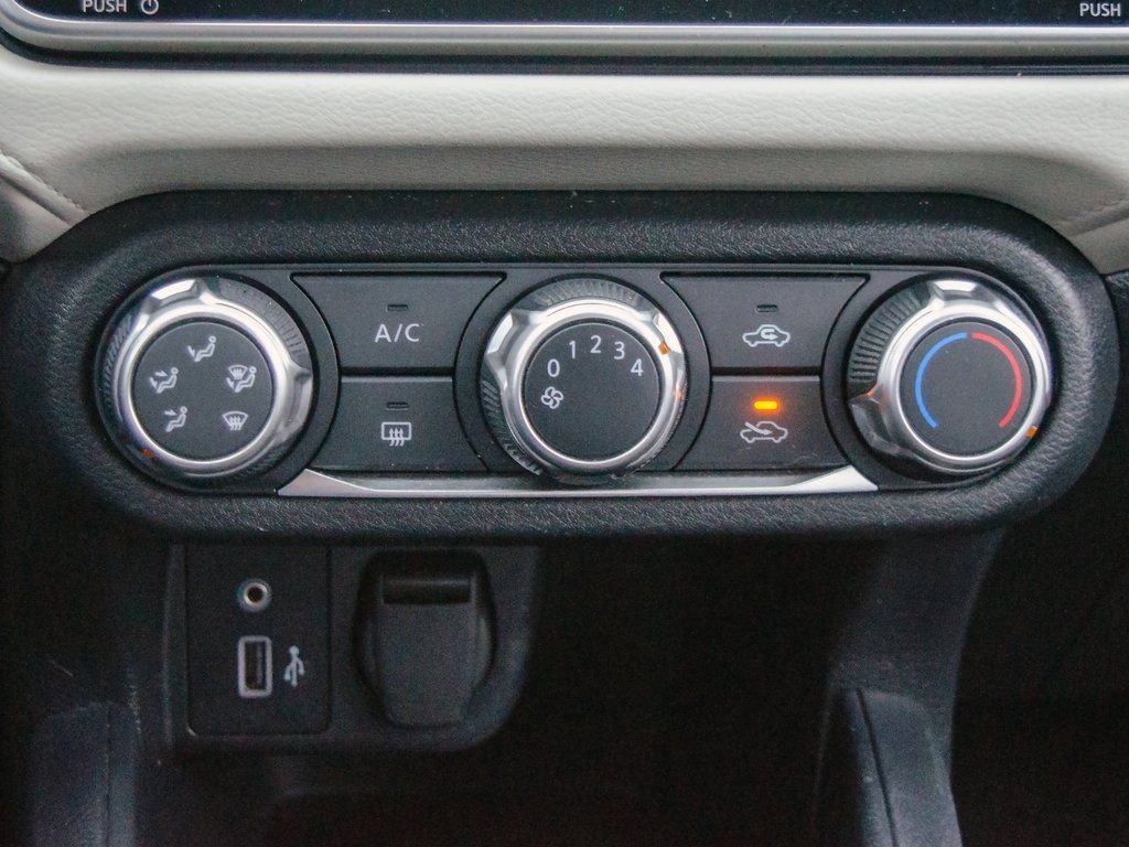 Used 2022 Nissan Versa SV image 21