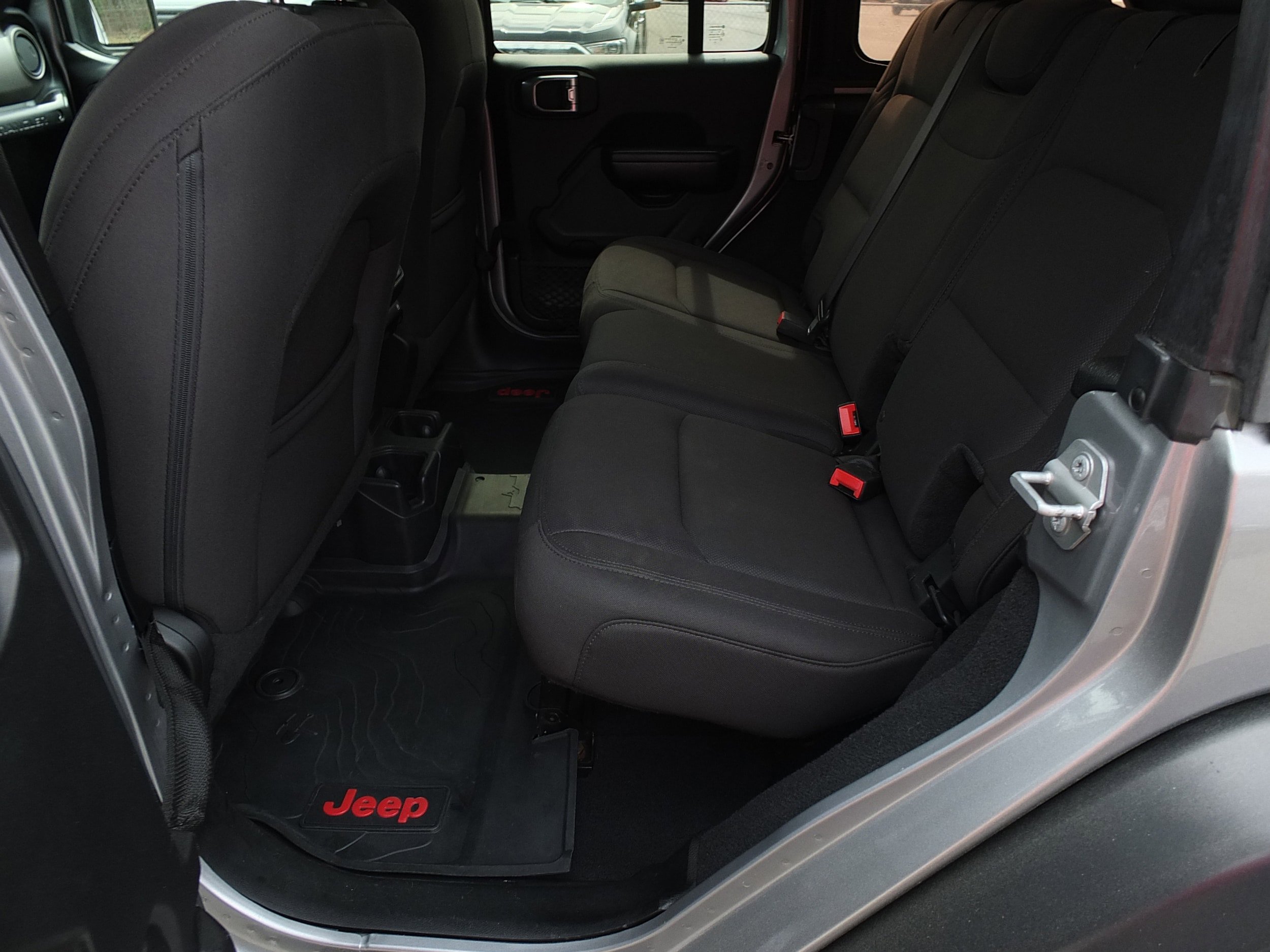 Used 2018 Jeep Wrangler Unlimited Sport S AWD/4WD image 12