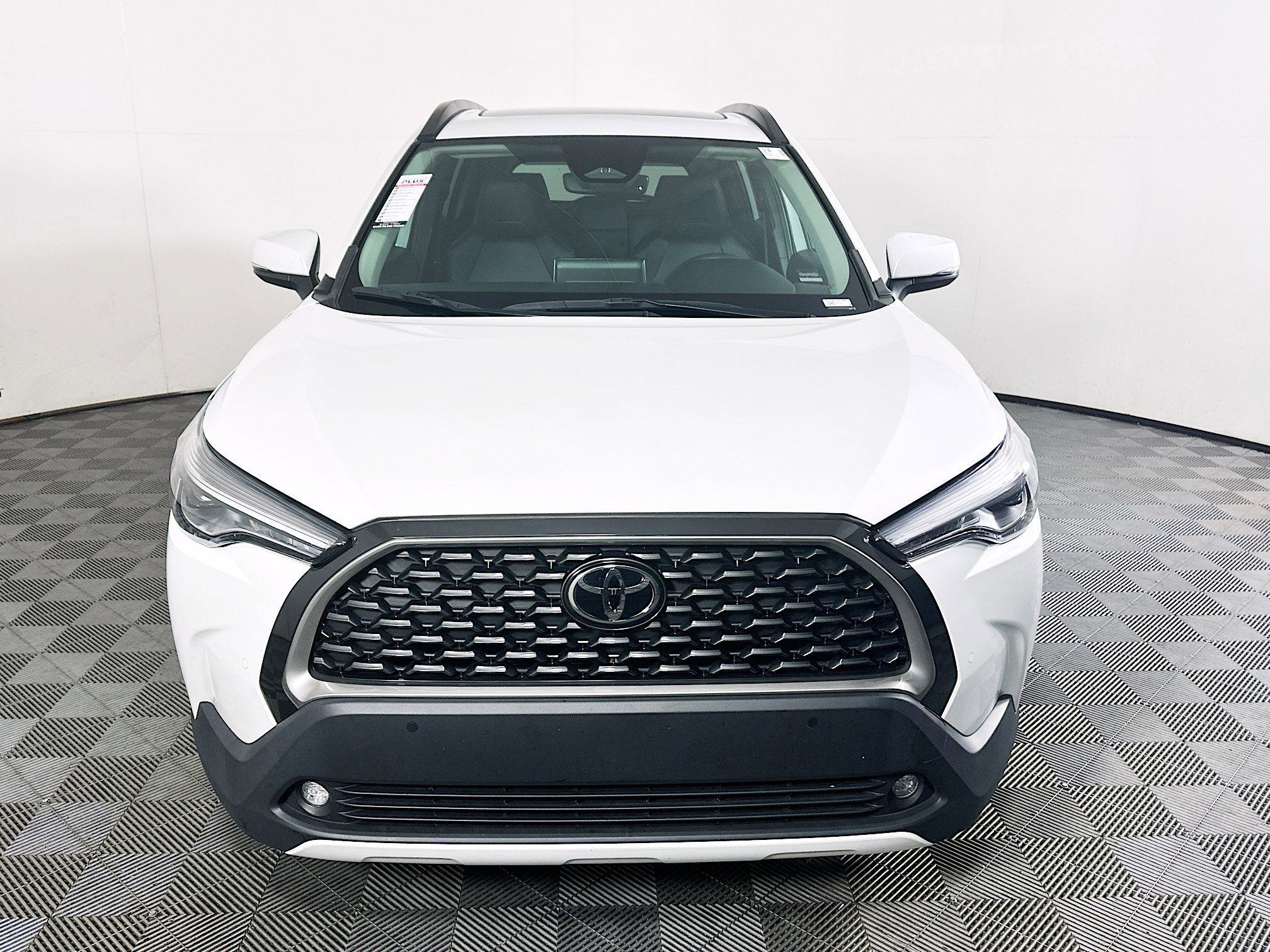 Used 2023 Toyota Corolla Cross XLE w/ Convenience Package AWD/4WD image 8
