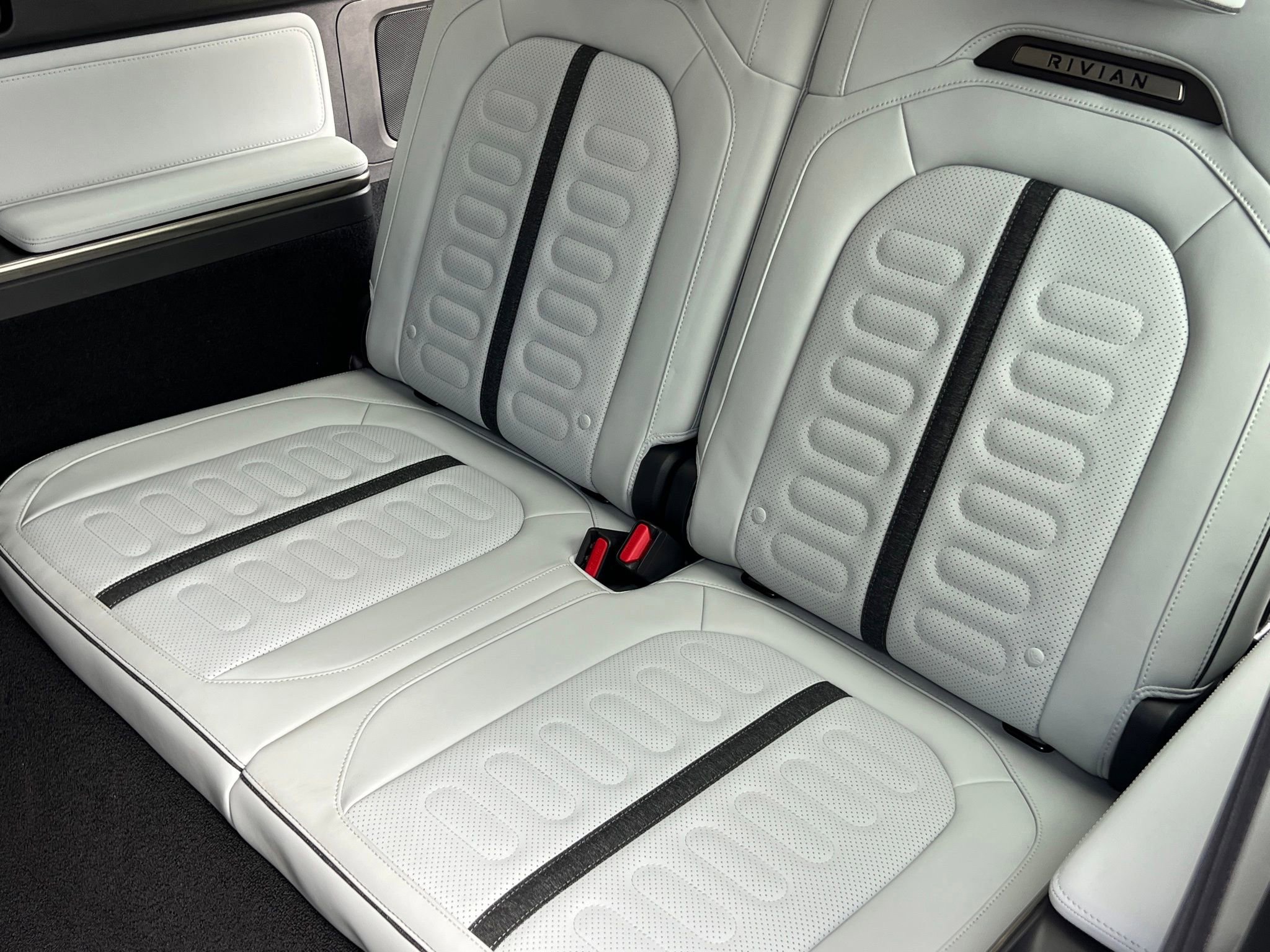 Used 2024 Rivian R1S Adventure AWD/4WD image 27
