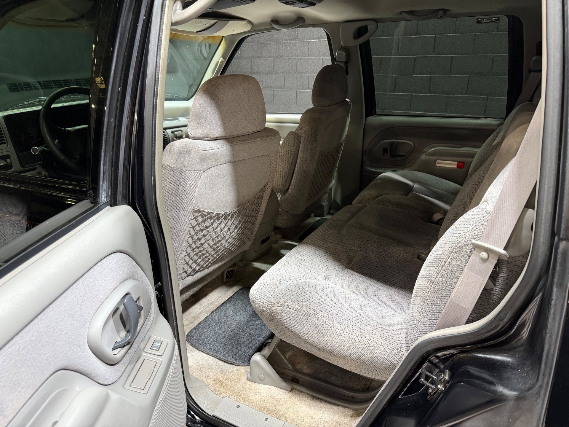 Used 1999 Chevrolet Tahoe 4WD w/ Skid Plate Pkg image 4