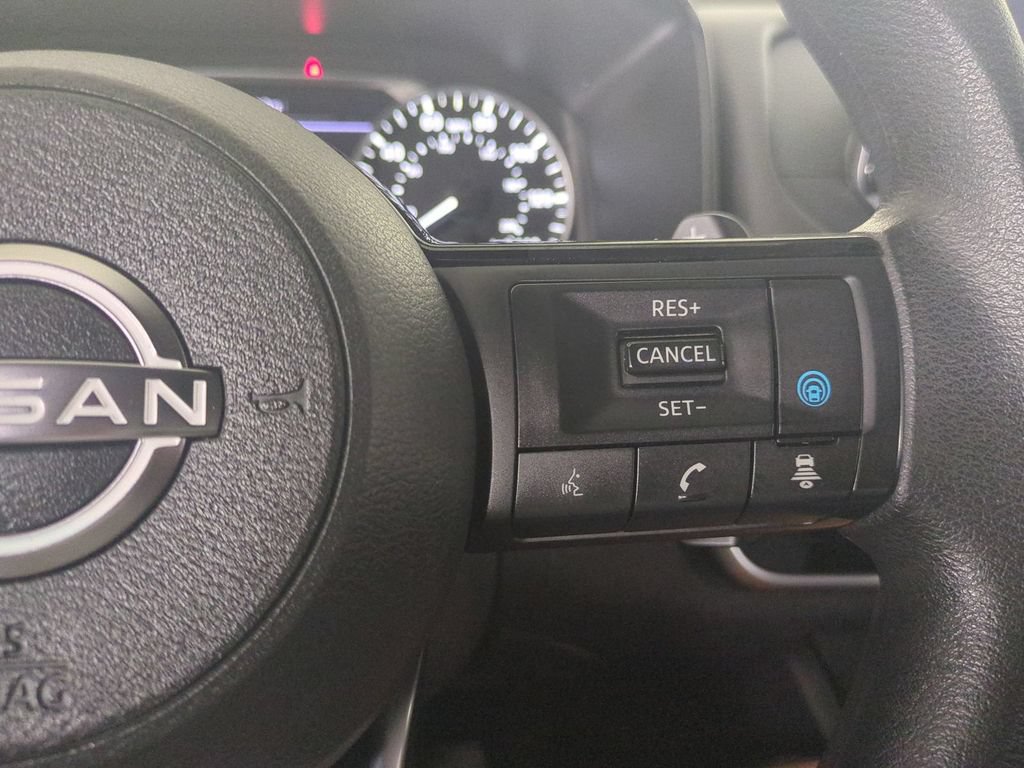 Used 2023 Nissan Rogue SV FWD image 31