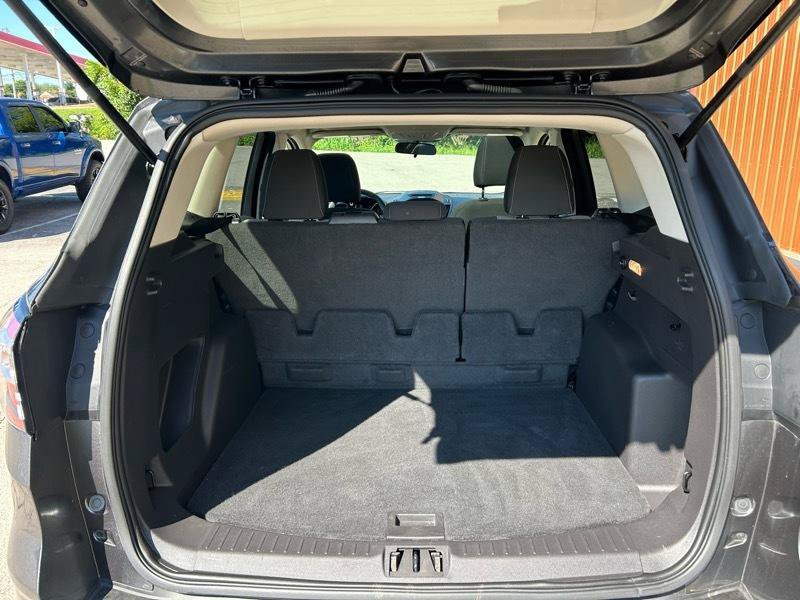 Used 2017 Ford Escape SE w/ Equipment Group 201A FWD image 12