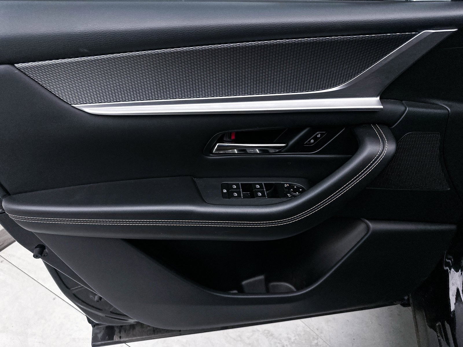 Certified 2025 MAZDA CX-70 Plug-In Hybrid w/ Premium Pkg image 16