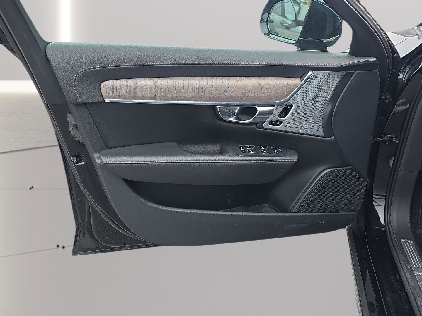 Used 2022 Volvo S90 B6 Inscription w/ Advanced Package image 30