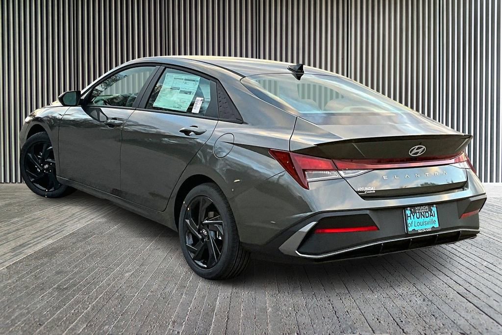 New 2026 Hyundai Elantra Sport image 3