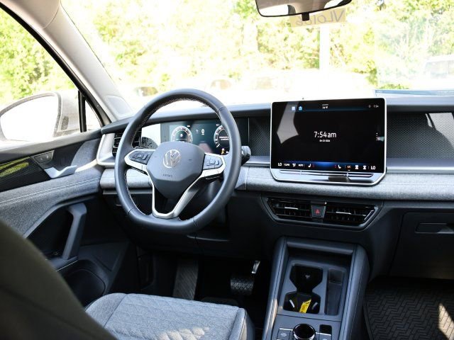 New 2026 Volkswagen Tiguan S FWD image 17