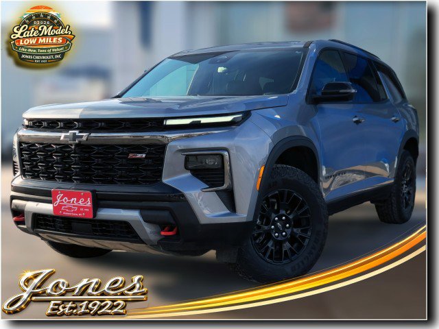 Used 2025 Chevrolet Traverse Z71 image 1