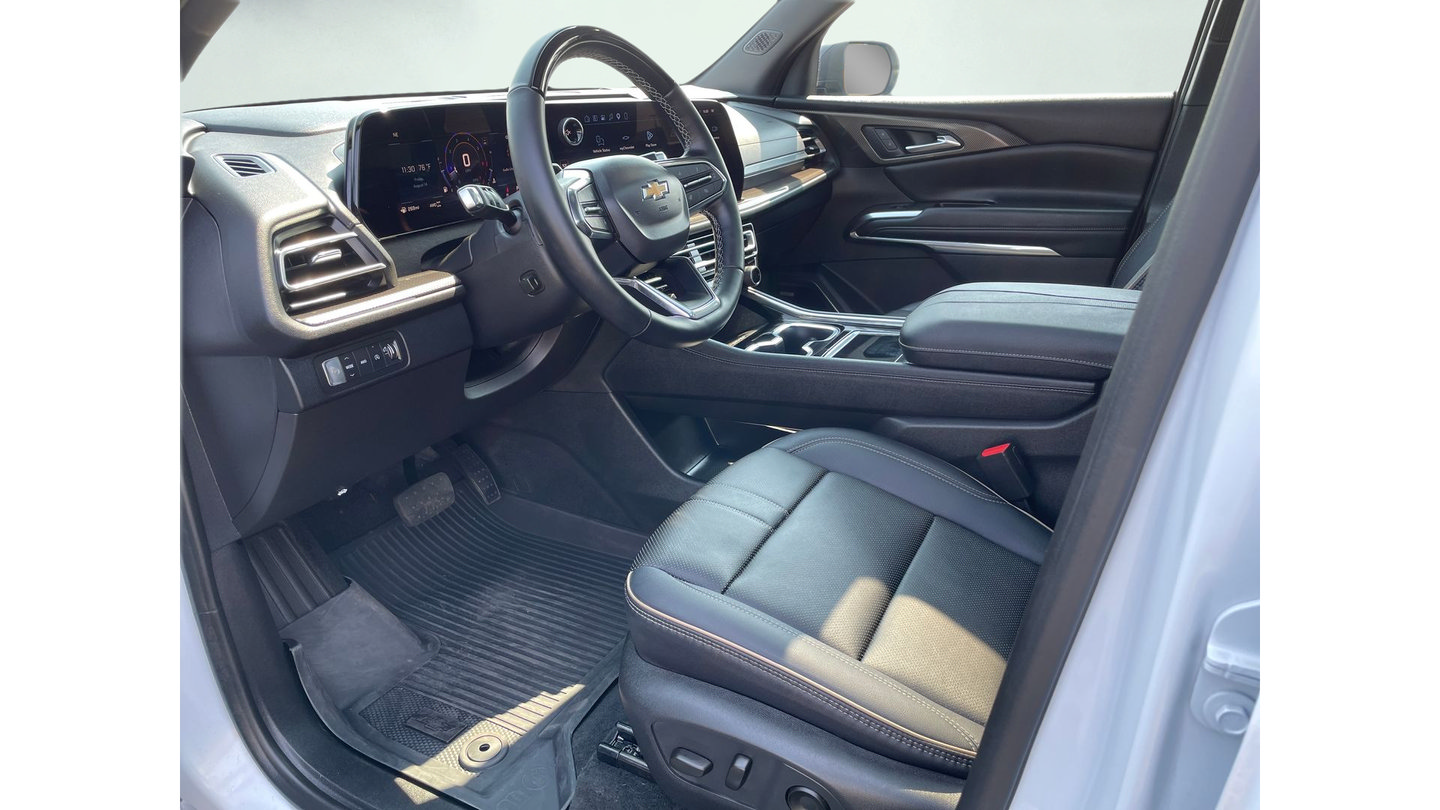 Used 2026 Chevrolet Traverse High Country w/ LPO, Floor Liner Package AWD/4WD image 12
