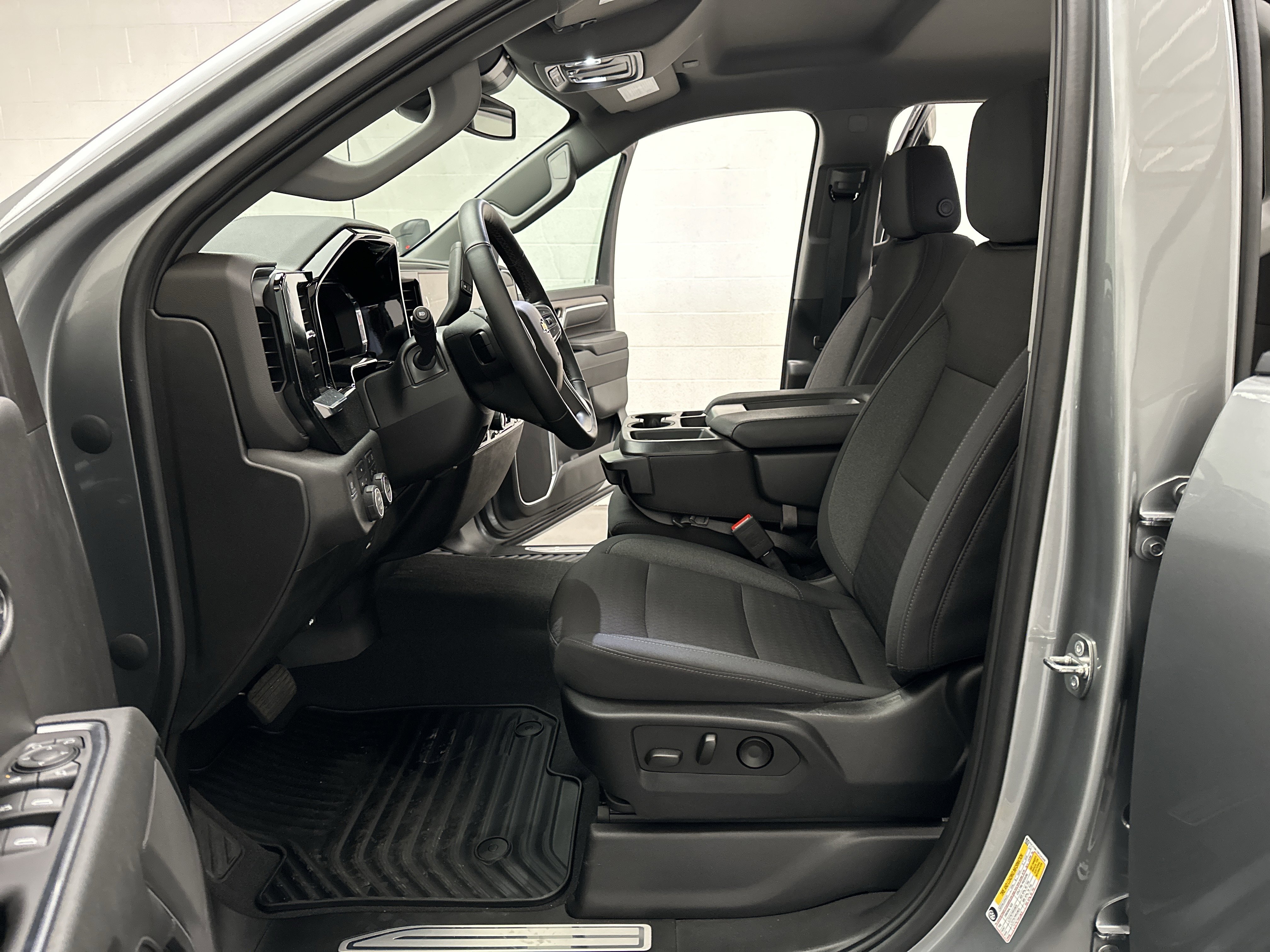 Used 2024 Chevrolet Silverado 2500 LT w/ Convenience Package image 18