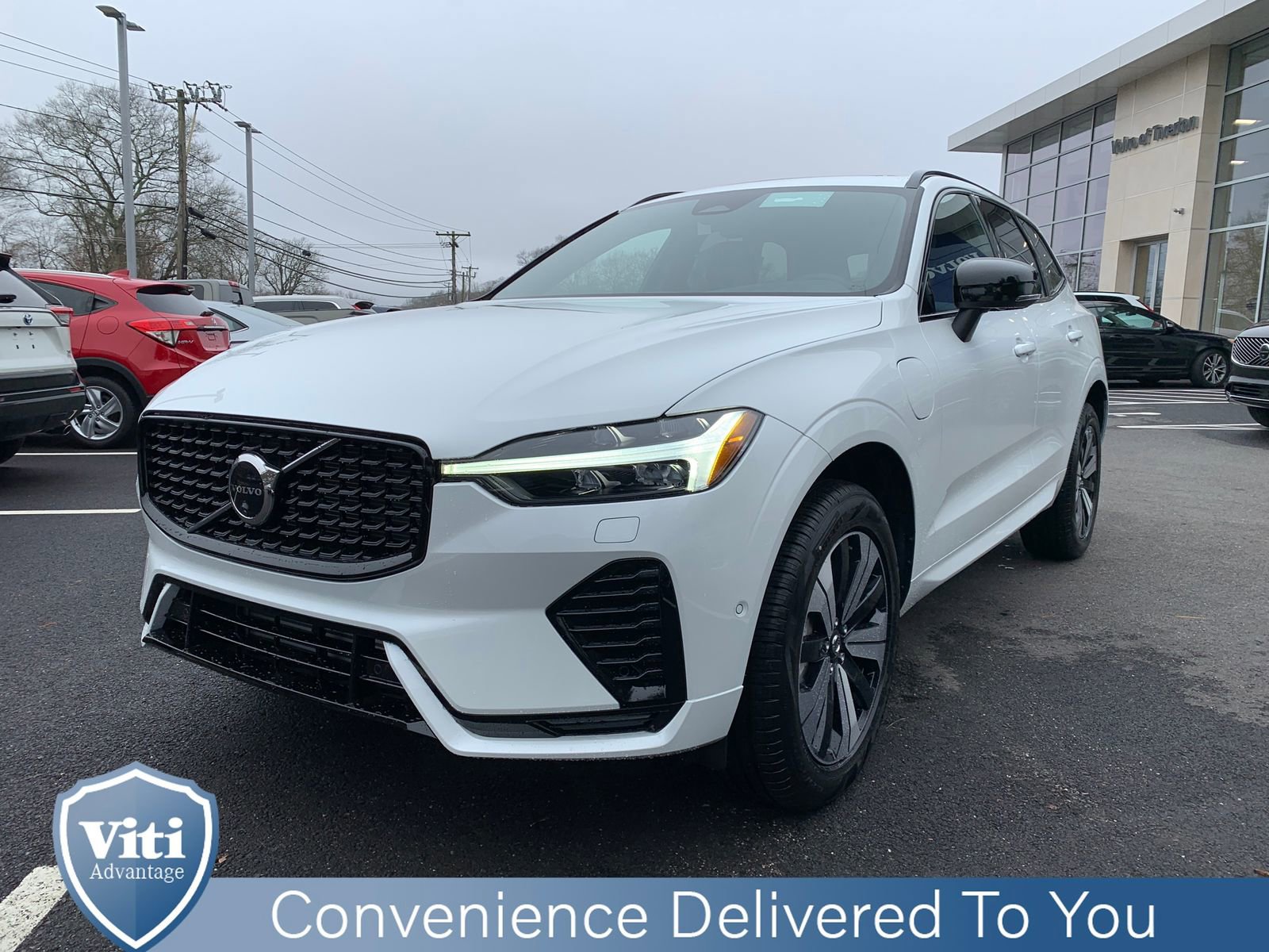 Used 2025 Volvo XC60 T8 Plus w/ Climate Package image 4