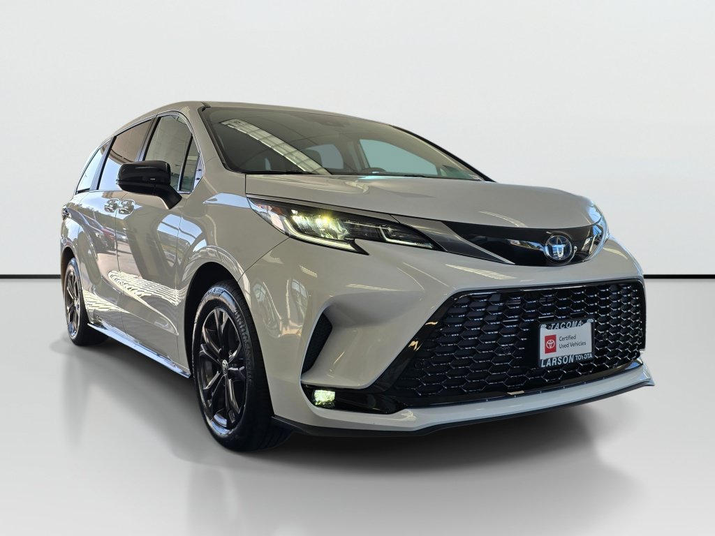 Used 2024 Toyota Sienna XSE AWD/4WD image 7