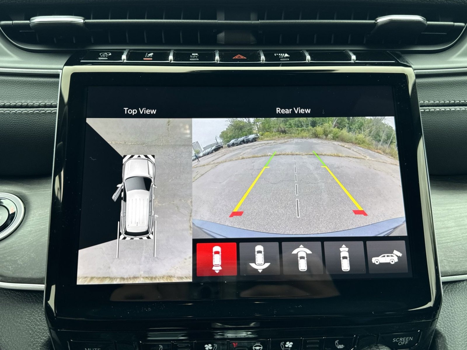 New 2025 Jeep Grand Cherokee Limited w/ Luxury Tech Group II image 19