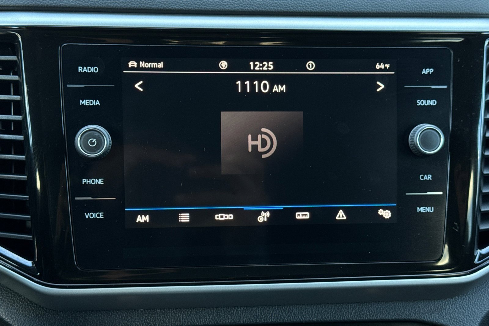 Certified 2022 Volkswagen Atlas Cross Sport SE image 19