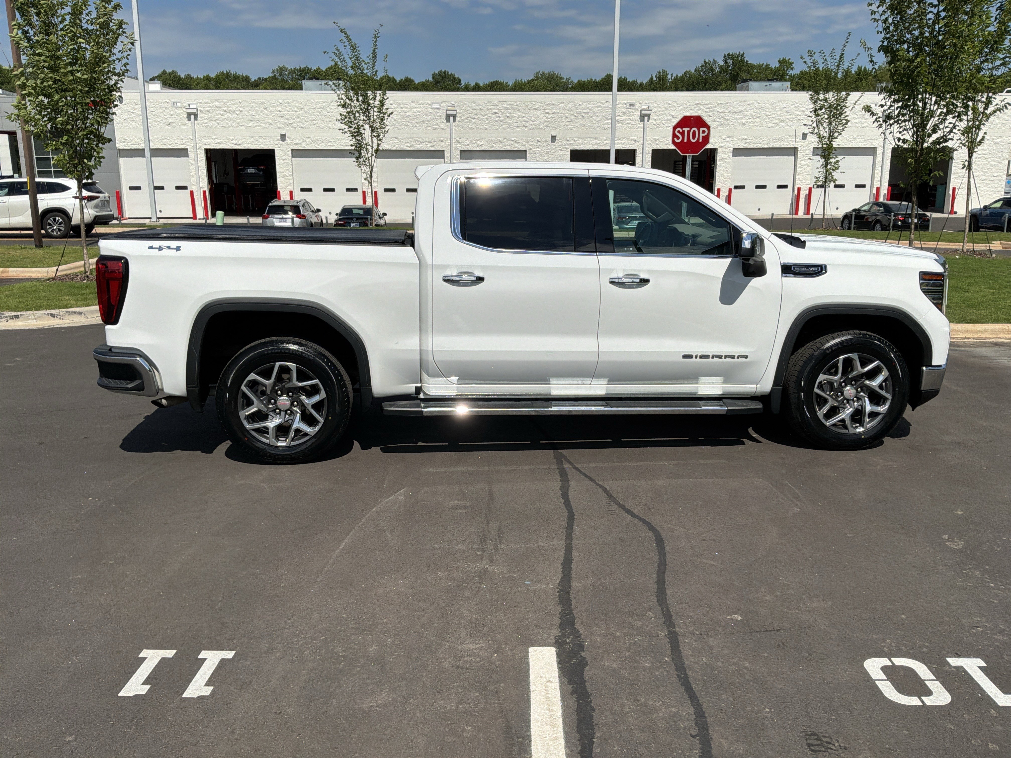Used 2024 GMC Sierra 1500 SLT w/ SLT Premium Plus Package AWD/4WD image 11