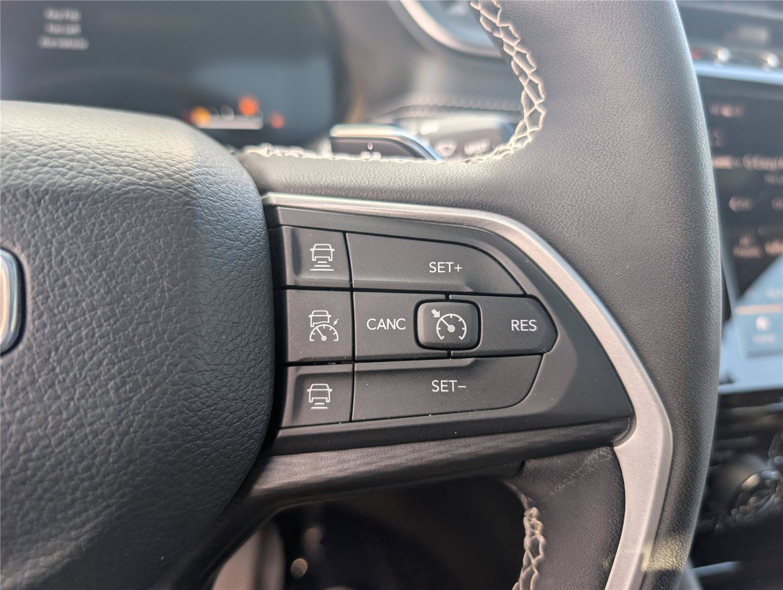 Used 2023 Jeep Grand Cherokee Altitude AWD/4WD image 24