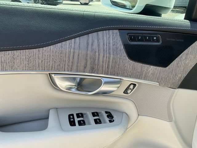 Certified 2023 Volvo XC90 B6 Ultimate w/ Protection Package AWD/4WD image 15